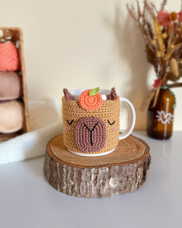 Enfeite de caneca Capilhosa, a capivara maravilhosa - Imagem 2