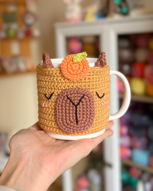 Enfeite de caneca Capilhosa, a capivara maravilhosa